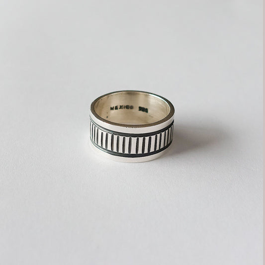 Black stripe ring