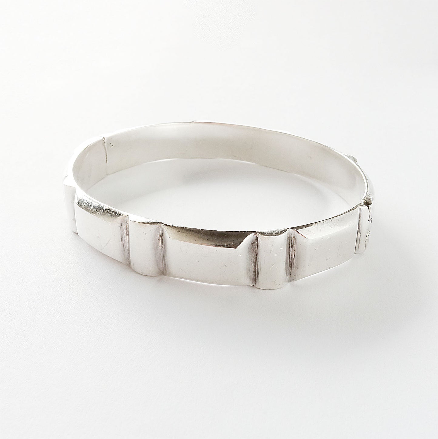 Studs style bangle / Alfredo Villasana