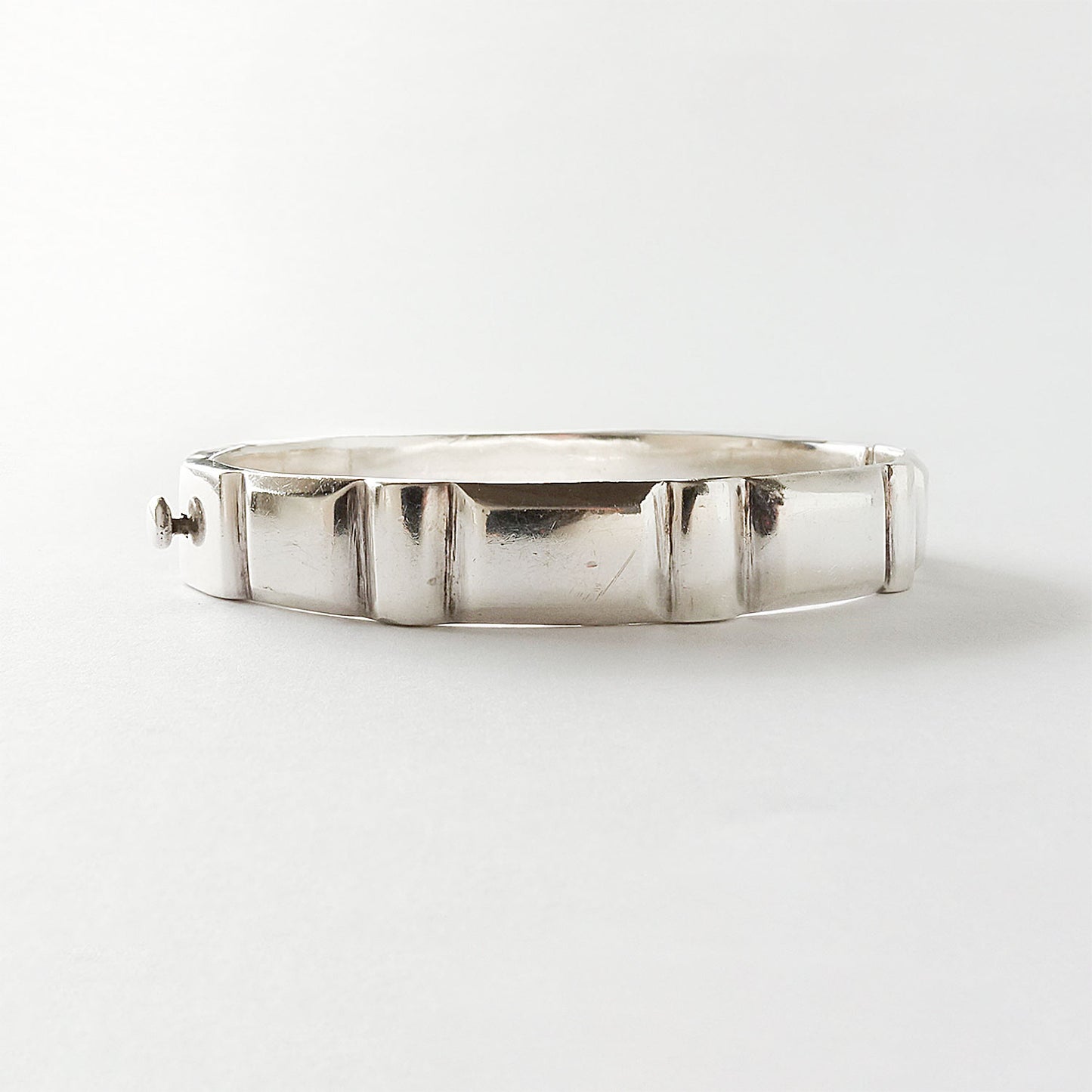 Studs style bangle / Alfredo Villasana