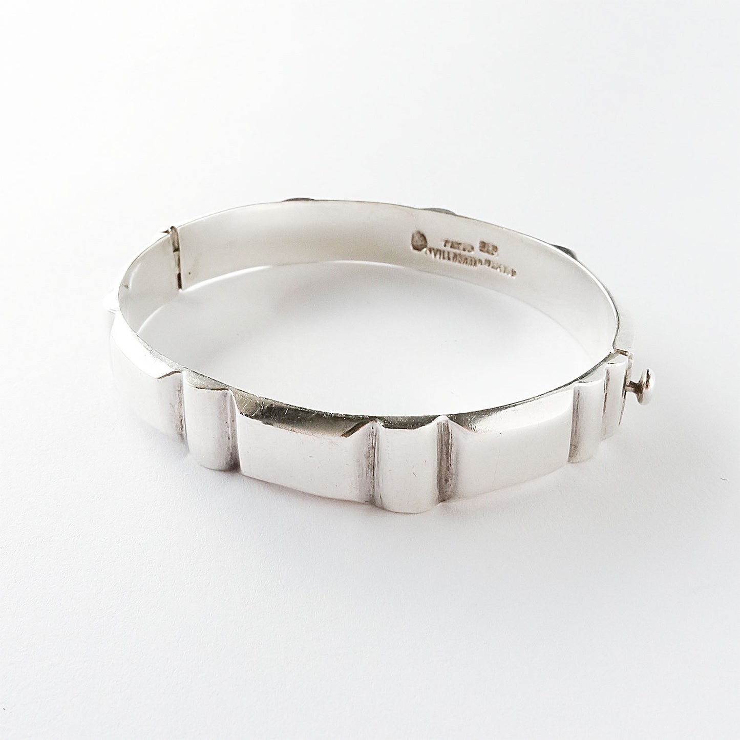 Studs style bangle / Alfredo Villasana