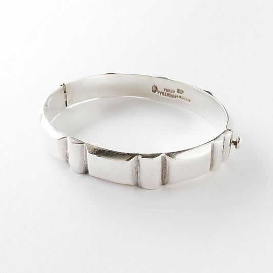 Studs style bangle / Alfredo Villasana